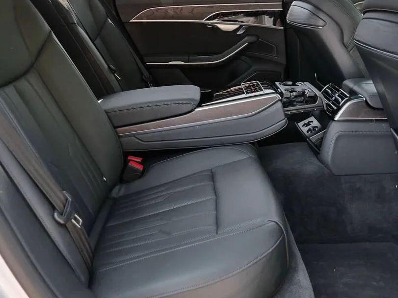 Audi A8 55 TFSI quattro Tiptronic 5