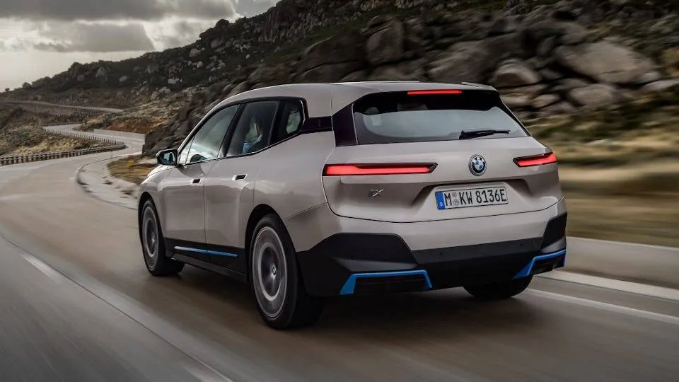 BMW iX xDrive40 6