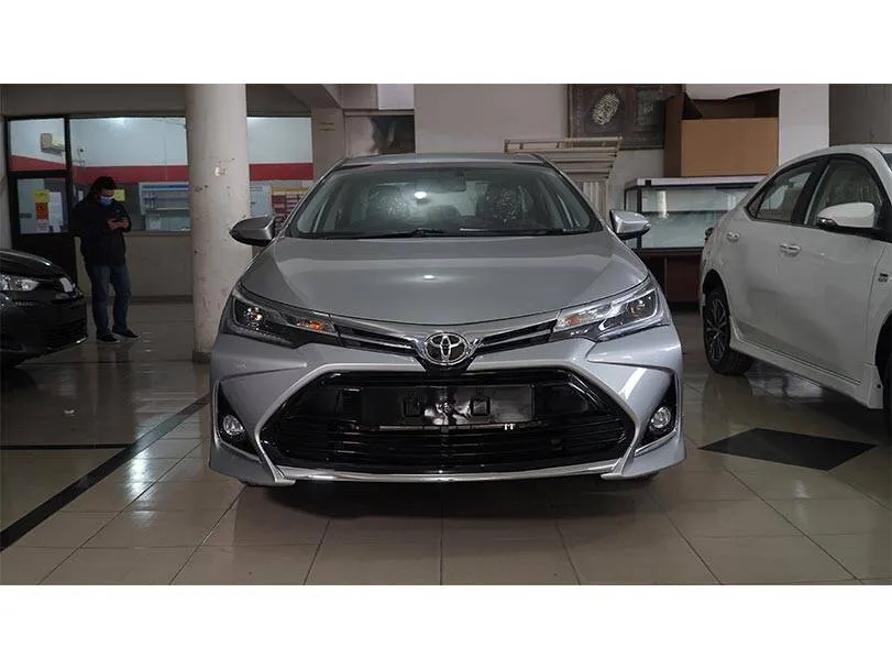 Toyota Corolla Altis 1.6 X CVT- Special Edition 3