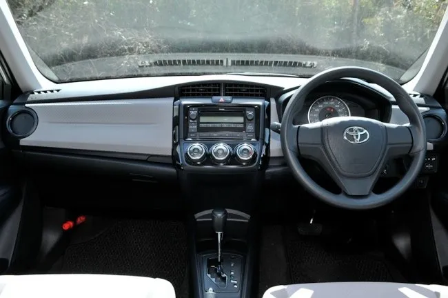 Toyota Corolla Fielder Hybrid G 5