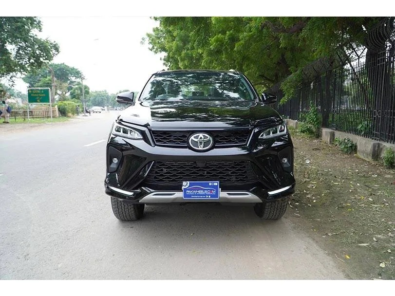 Toyota Fortuner GR 6